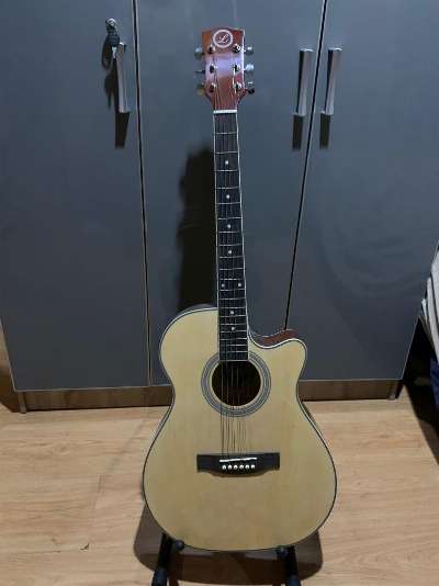 BJ40 Lyric Acoustic Guitar photo