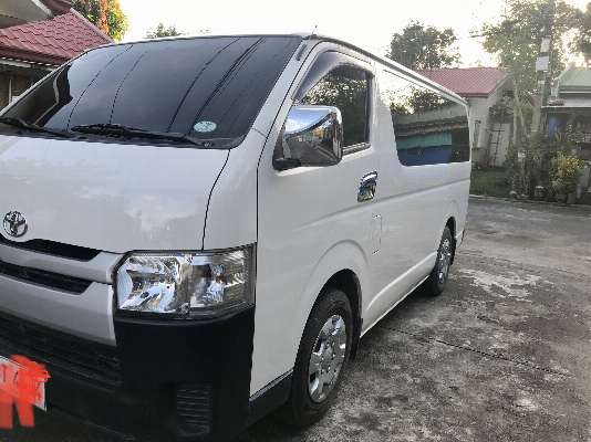 TOYOTA HI ACE COMMUTER photo