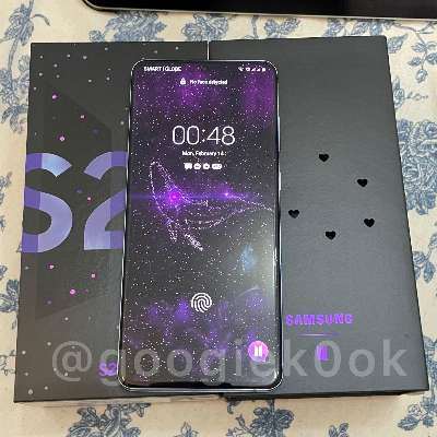 Samsung galaxy s20+ bts edition purple photo
