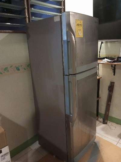 Second hand Refrigerator (Samsung) photo