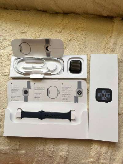 Apple Watch SE (Gen 2) 40mm Midnight photo