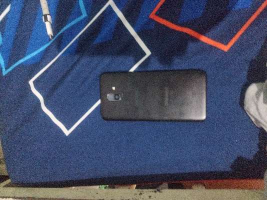 Samsung galaxy J8 photo