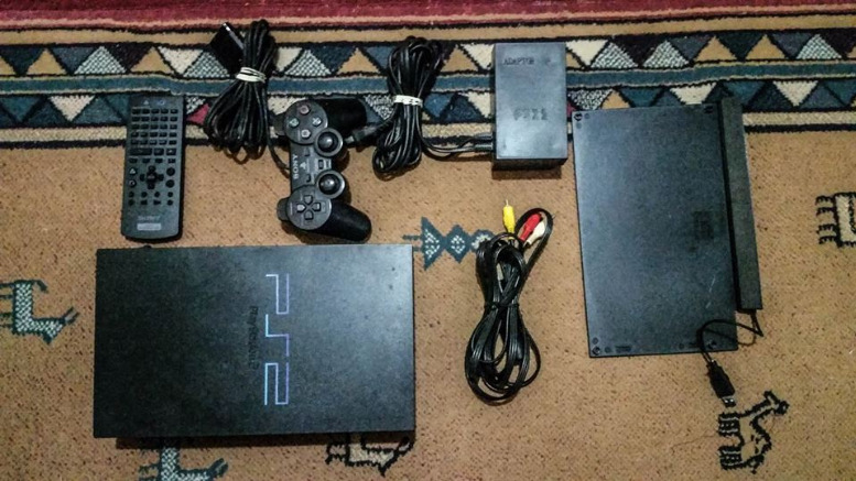 PS2 with 1 controller photo