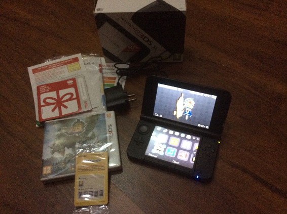 3ds xl black (eur) with 1 game photo
