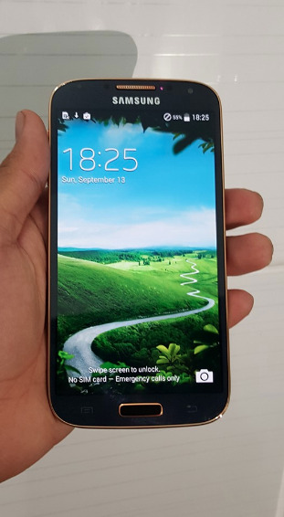 Samsung Galaxy S4 Black/Gold 4G LTE GTI9500 photo