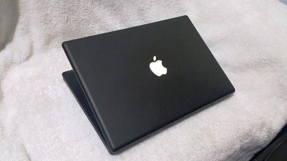 Apple Laptop 