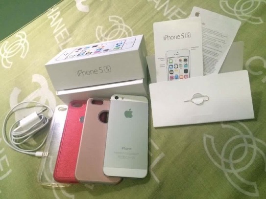 !FOR SALE ONLY!  👉i phone 5s white smart locked complete with cases and t.g GOOD AS NEW  👉orig casio vintage watch complete GOOD AS NEW  NO ISSUE NO ISSUE  15,000 FIX photo
