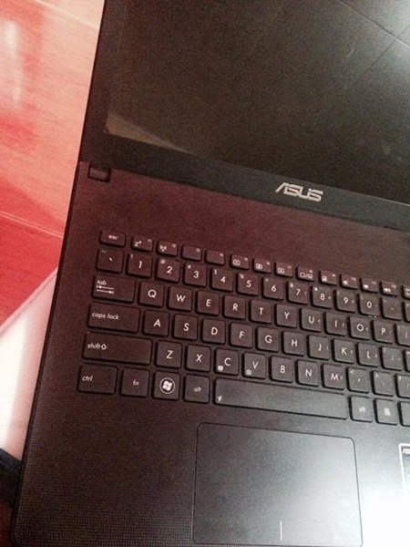 Asus X401U Laptop photo