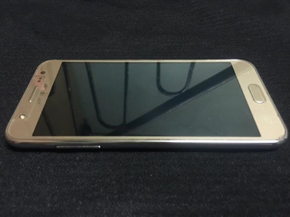 Samsung Galaxy J5 Gold Openline 2015 model photo