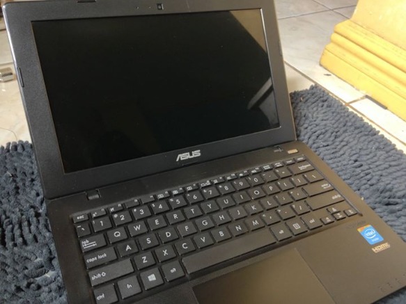 Asus Laptop x200m slim type photo