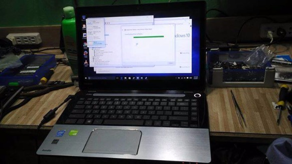 Toshiba S40T-A Gaming Laptop photo