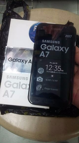 Samsung A7 2017 photo