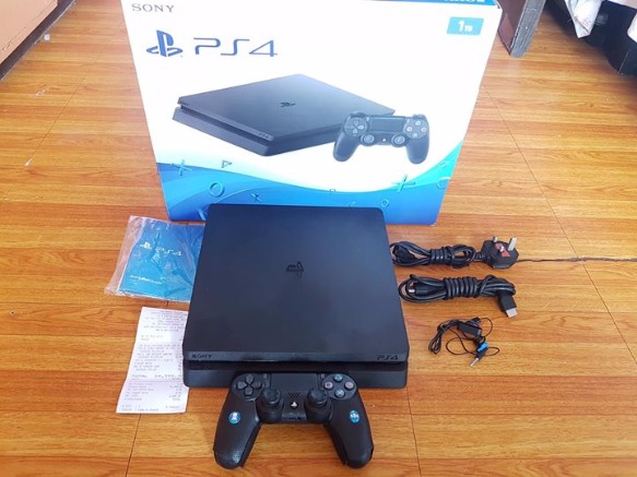 PS4 Slim 1TB Asian Version with Warranty OPEN TRADE photo