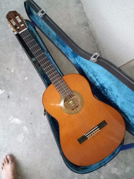 Yamaha classical guitar G-300.made in japan Rare photo