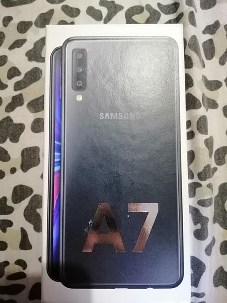 Samsung A7 2018 Brandnew photo