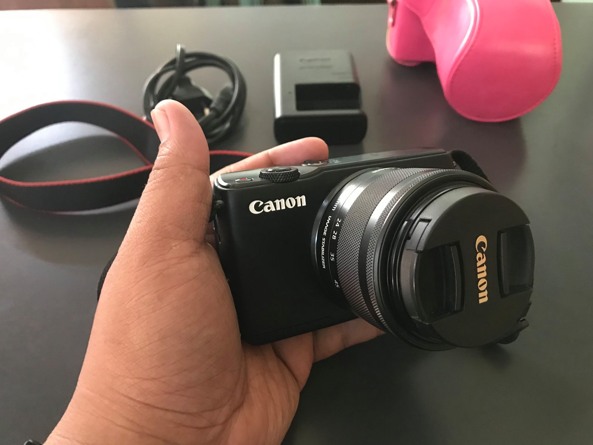 canon eos m10 mirrorless camera photo