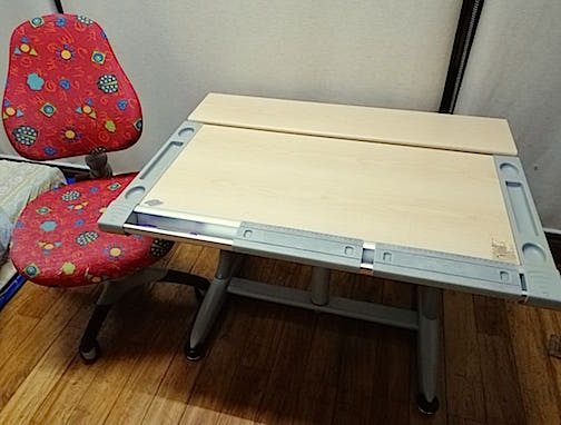ergonomic desk and chair photo