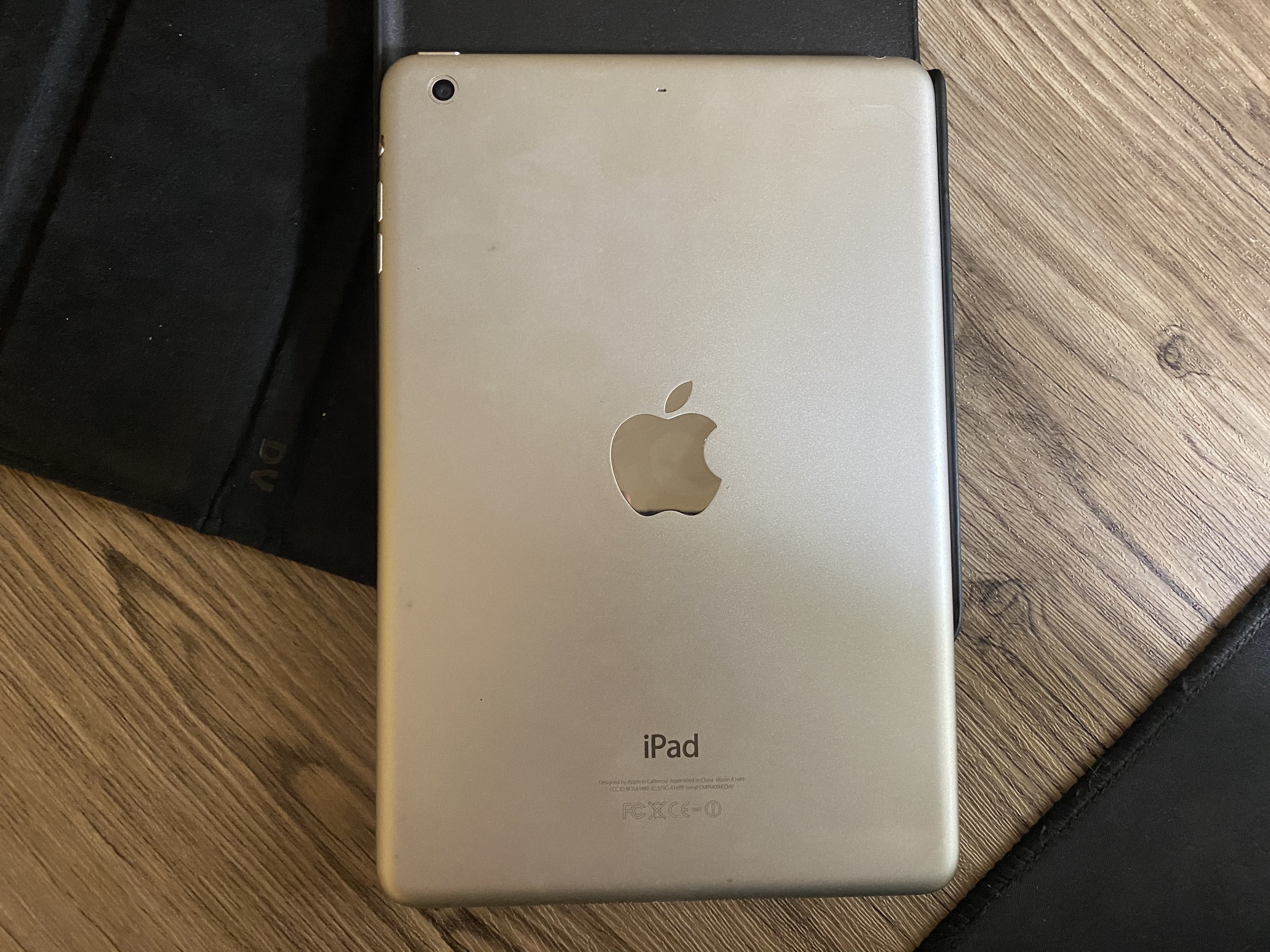 IPAD MINI 2 and GALAXY TAB A photo
