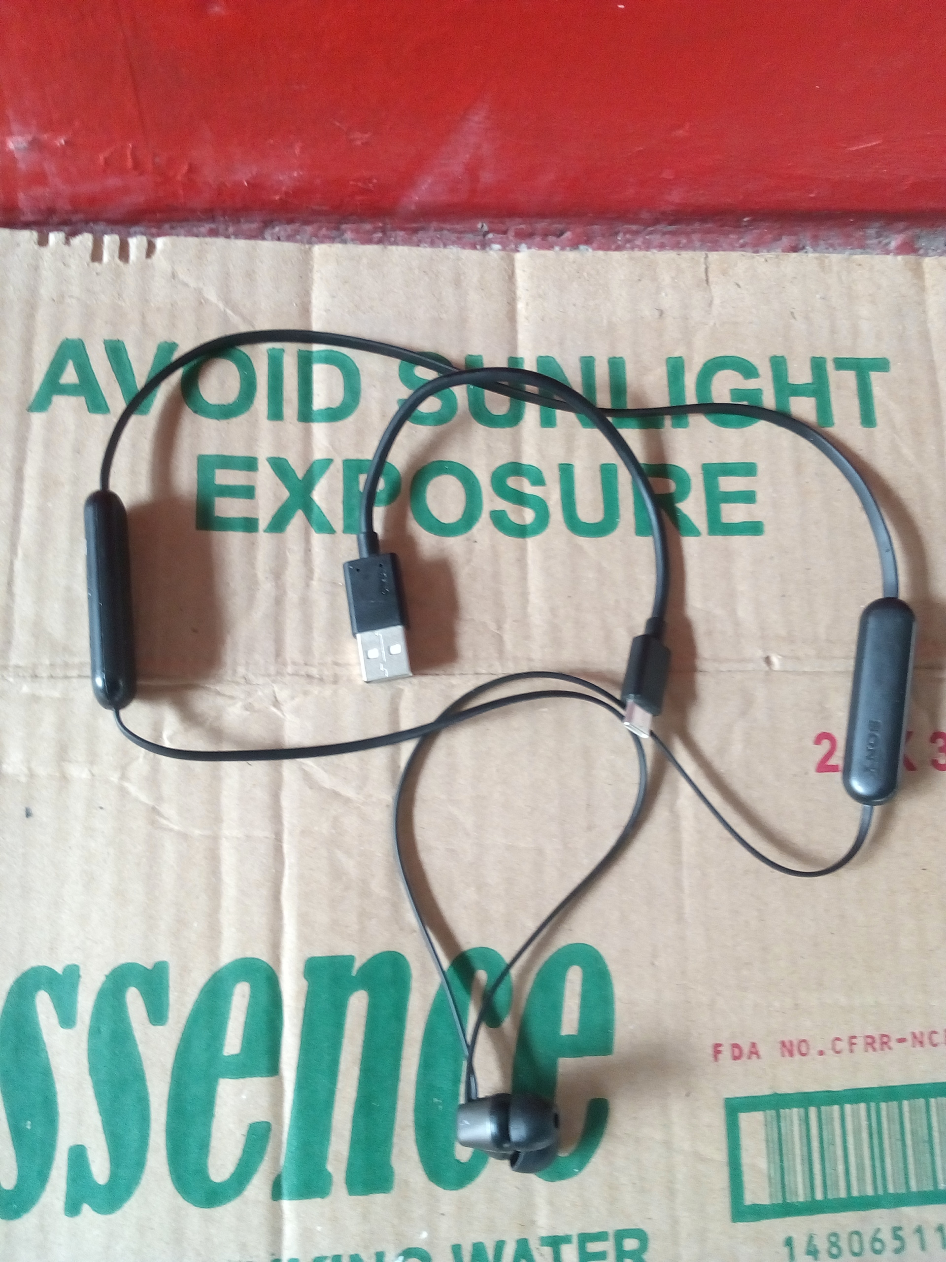 Sony wi-c310 blutooth headset photo