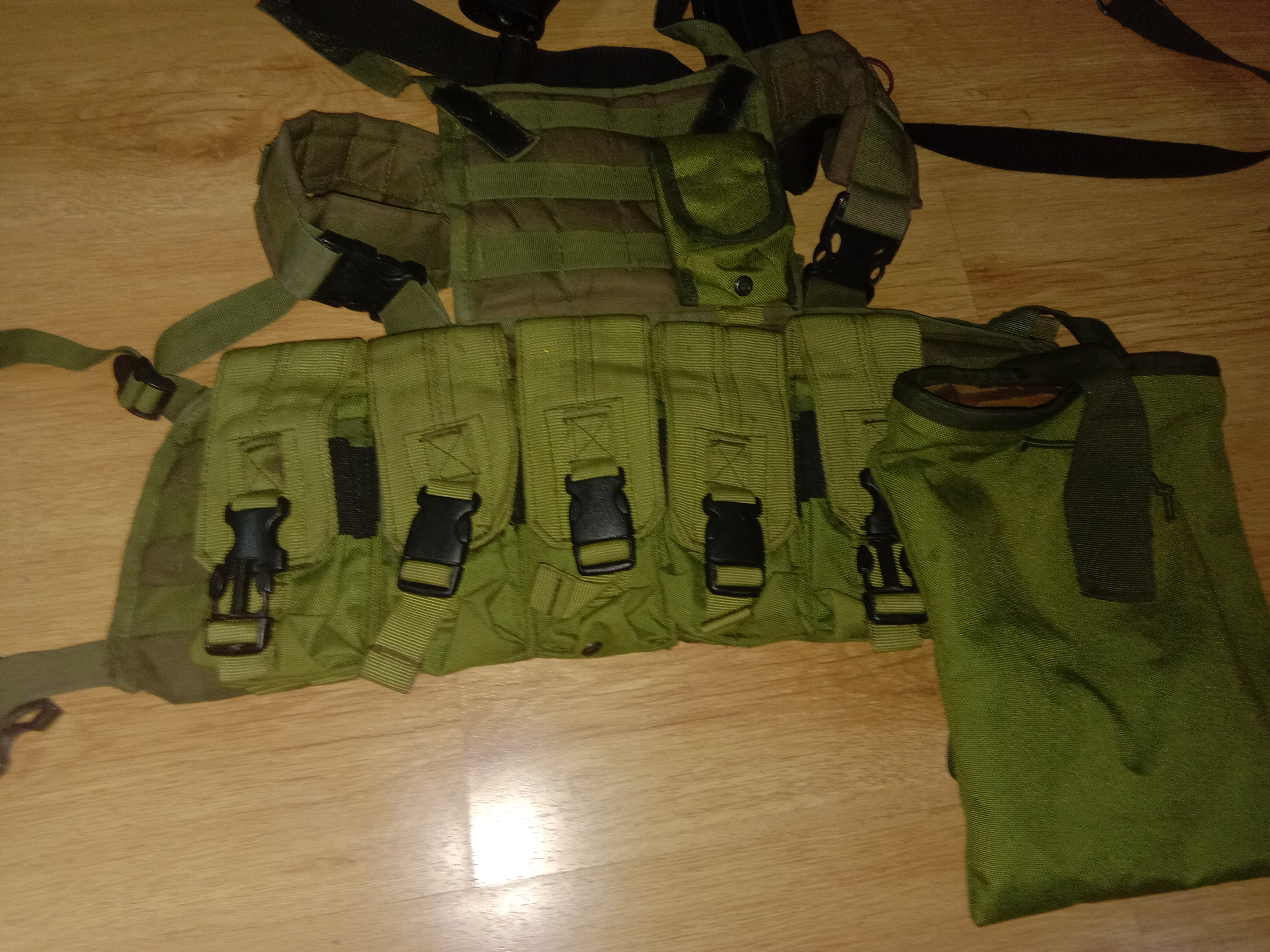 Tactical Vest Light Green w Drop Pouch photo