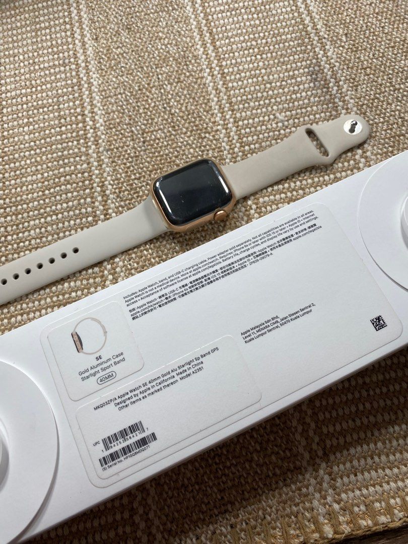 Apple Watch SE Gen 1 40mm Starlight Sport Band  photo