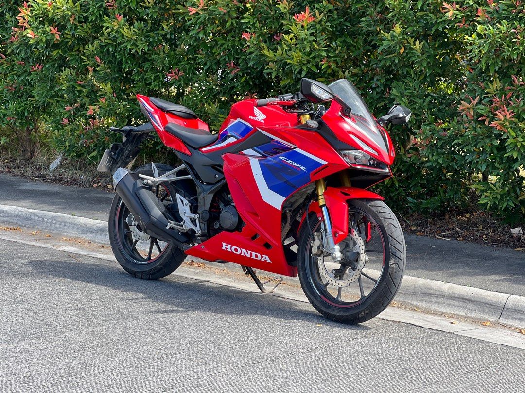 Honda CBR150R 2022 photo