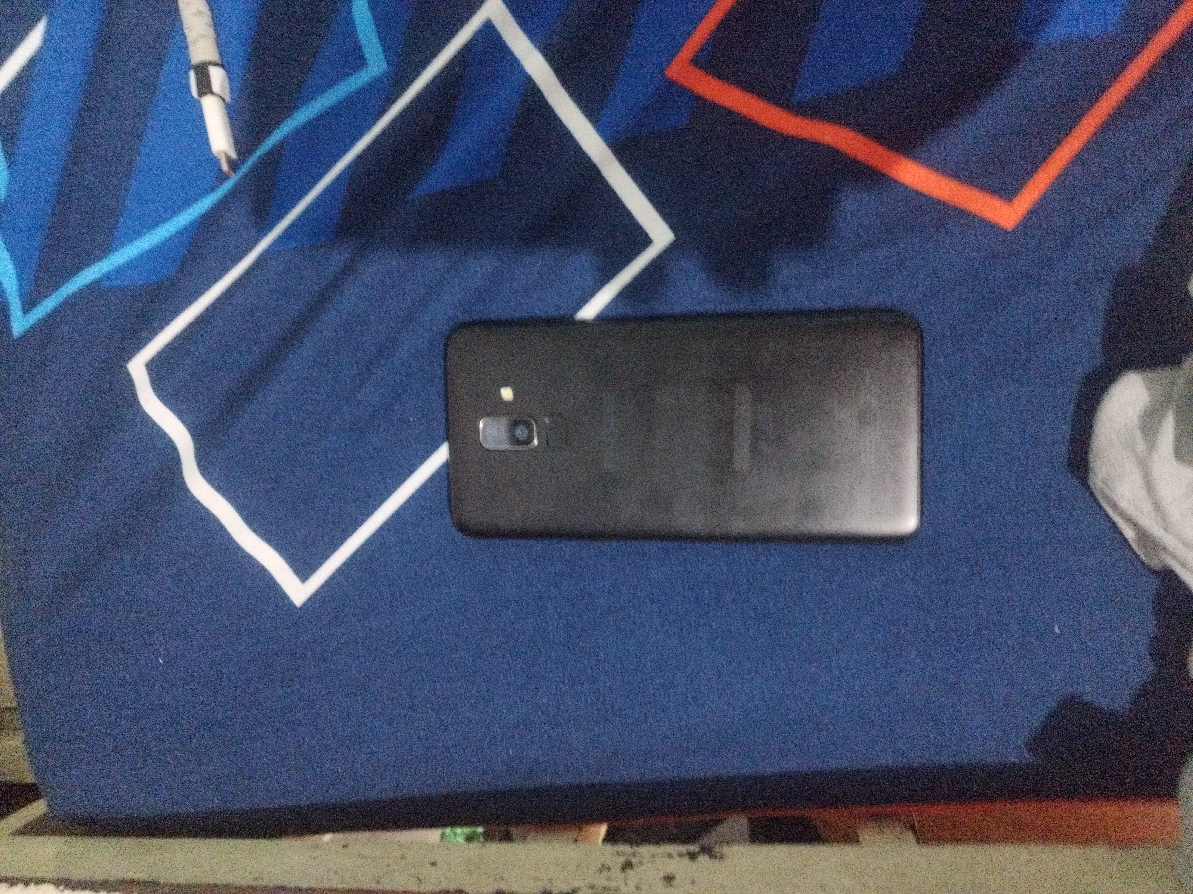 Samsung galaxy J8 photo